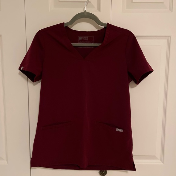 Burgundy FIGS scrub set - Picture 1 of 5